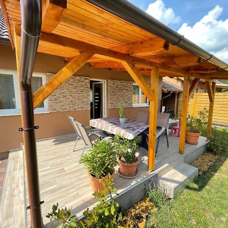 Lilla Apartman Балатонкересжтур Екстер'єр фото