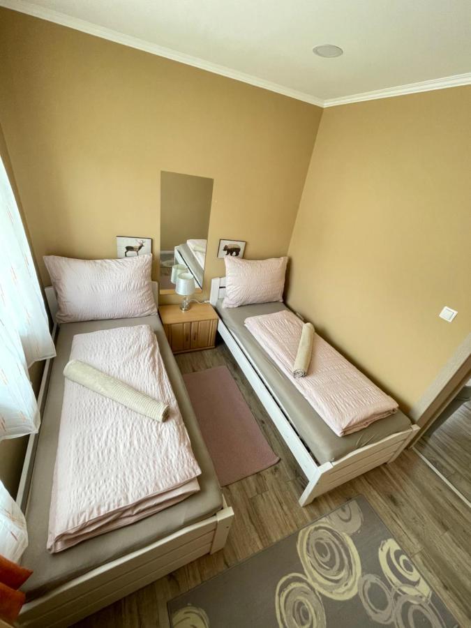 Lilla Apartman Балатонкересжтур Екстер'єр фото