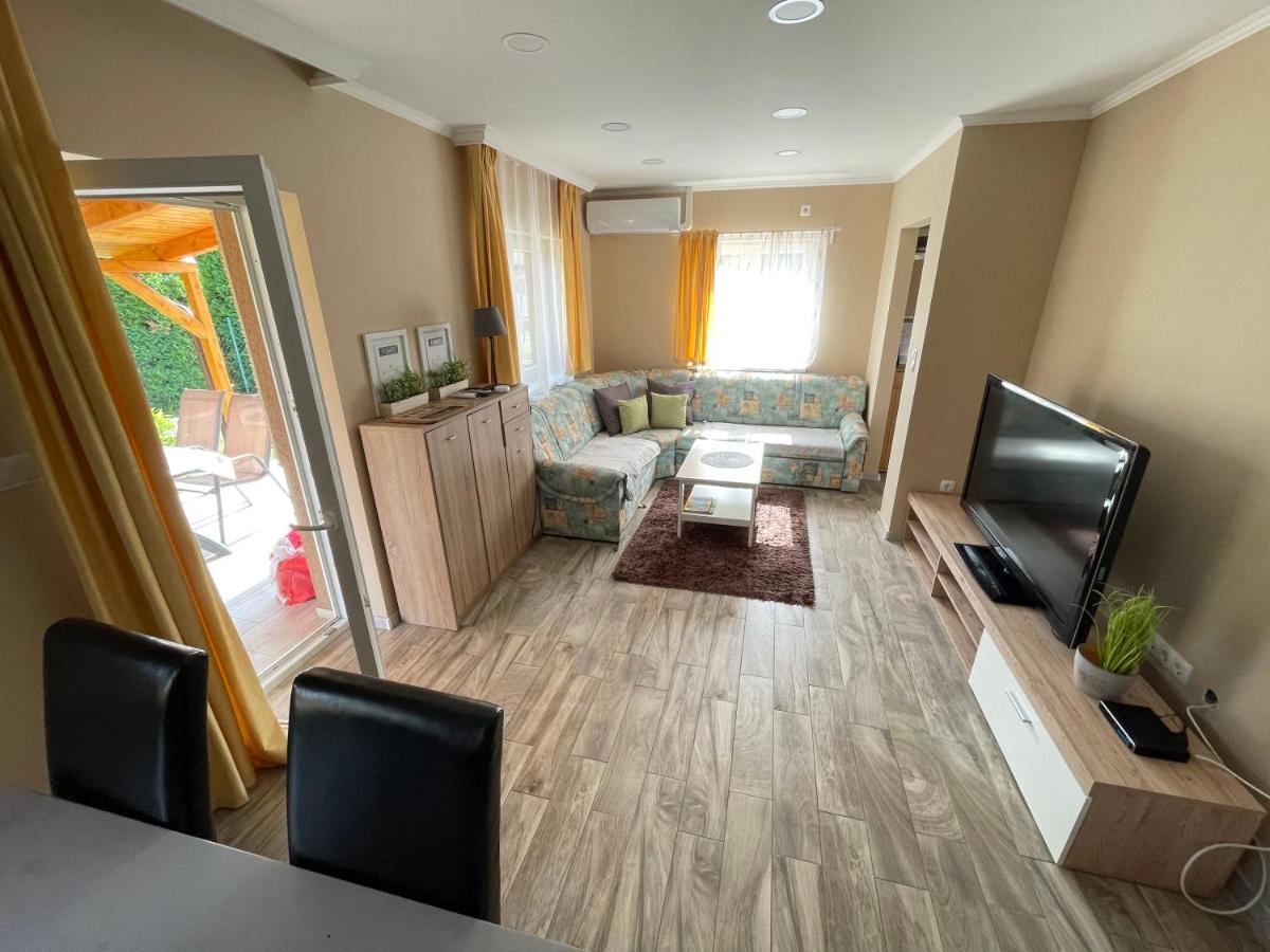 Lilla Apartman Балатонкересжтур Екстер'єр фото
