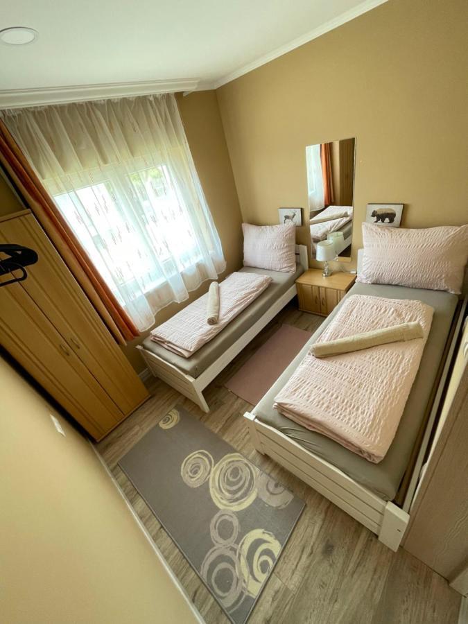 Lilla Apartman Балатонкересжтур Екстер'єр фото