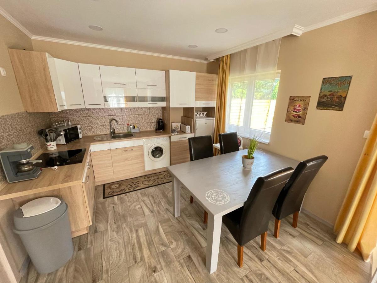 Lilla Apartman Балатонкересжтур Екстер'єр фото